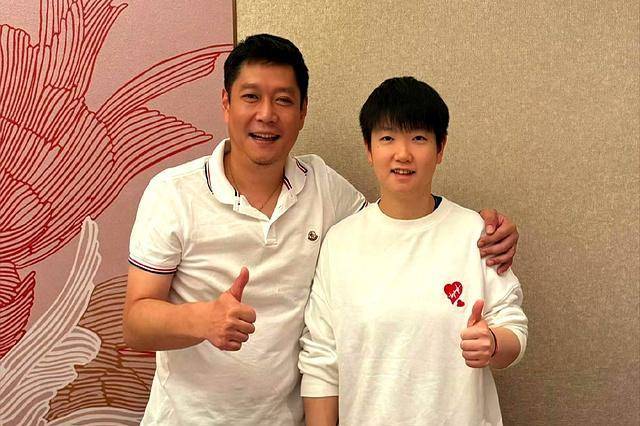 贻可站在场, 都能看到邱